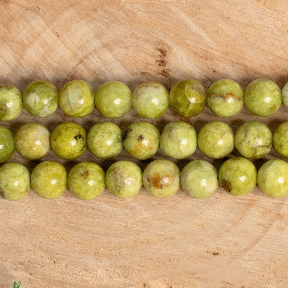 Opál zöld gyöngyök 8 mm félhosszú zsinór Opál zöld gyöngyök 8 mm félhosszú zsinór
