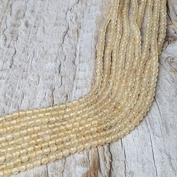 koralky-z-mineralu-apatit-zlty-2,5mm-brusene-fazetovane-leskle-zlte-priesvitne-minigoral