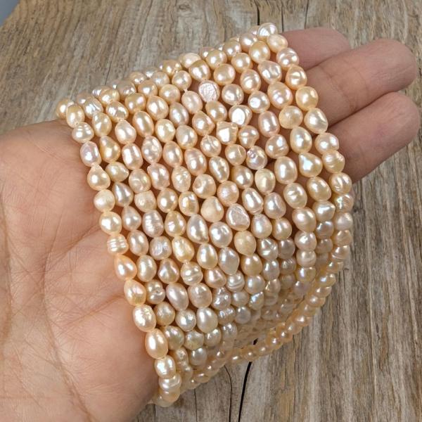 Perly-riecne-koralky-5-6mm-nugety-broskynove-snura-01