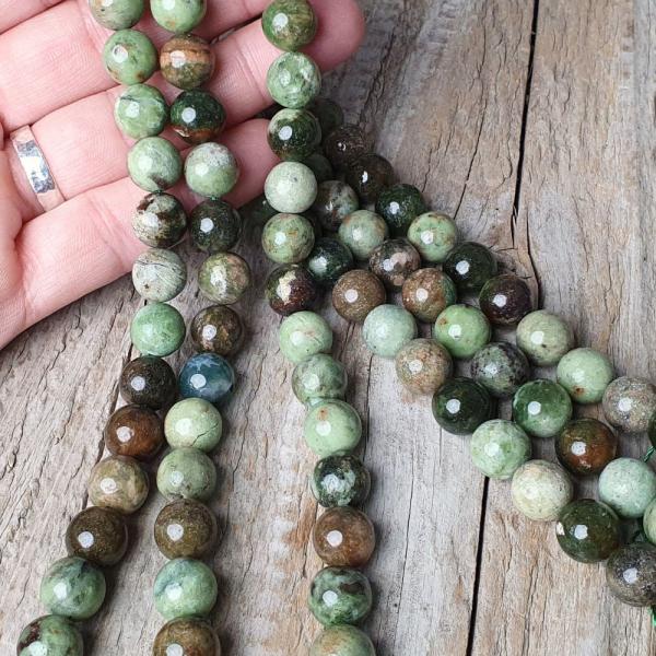 koralky-z-mineralu-opal-zeleny-10mm-leskle-hladke-nebrusene-zelene-hnede-mentolove-farebn