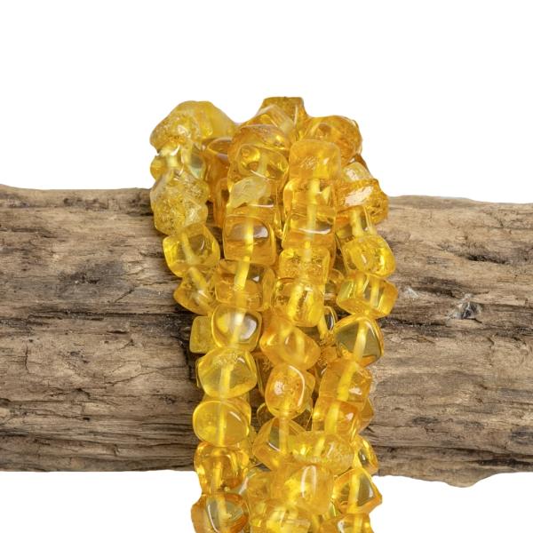 Borosty�n s�rga �tl�tsz� gy�ngy�k 6 mm szab�lytalan kock�k zsin�r