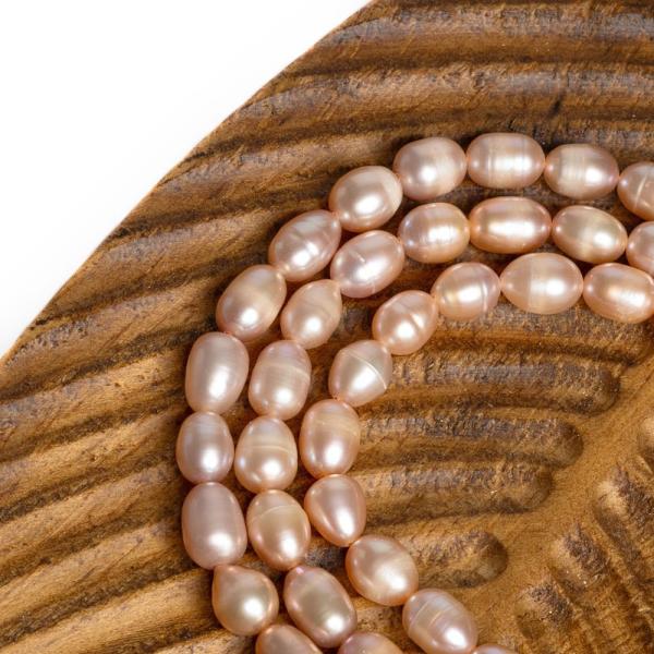 Folyami gy�ngy gy�ngyszemek 7 mm p�nz�rme alak�ak, r�zsasz�n-lazac sz�n�ek, sz�lon.