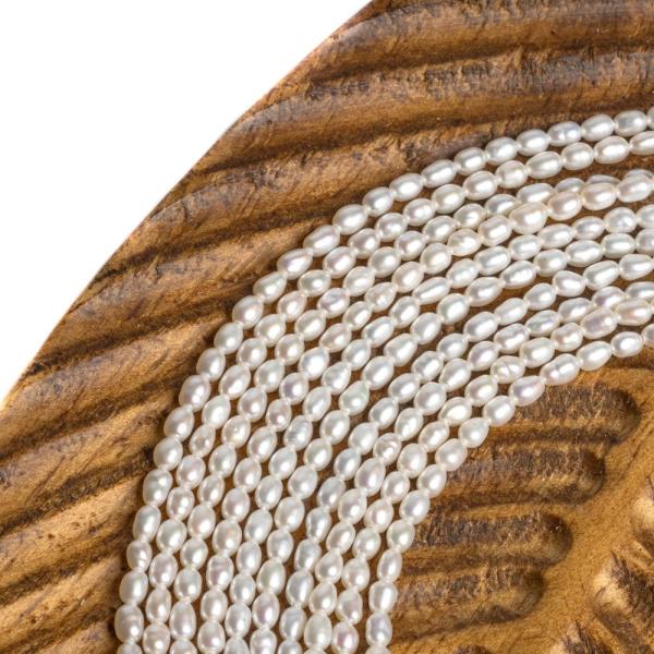 Teny�sztett gy�ngy�k 2,5x3,5 mm hossz�k�s A min�s�g zsin�r