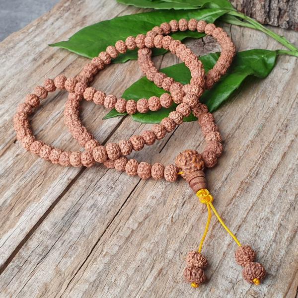 1522-nahrdelnik-mala-rudraksha-semiacka-7-8-mm-hnede-prirodne-hnedy