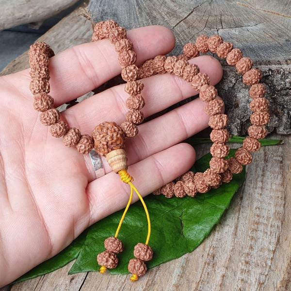 Rudraksha gyngyk 8- 9 mm zsinr