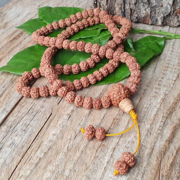 1523-nahrdelnik-mala-rudraksha-semiacka-7-8-mm-hnede-prirodne-hnedy-na-modlenie-meditaciu-