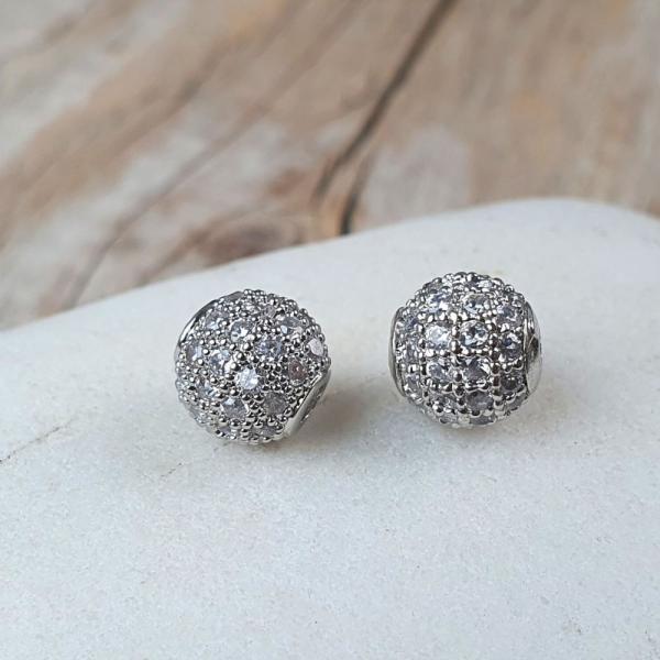 Charm kzdarab 8 mm ezst fehr cirkonnal