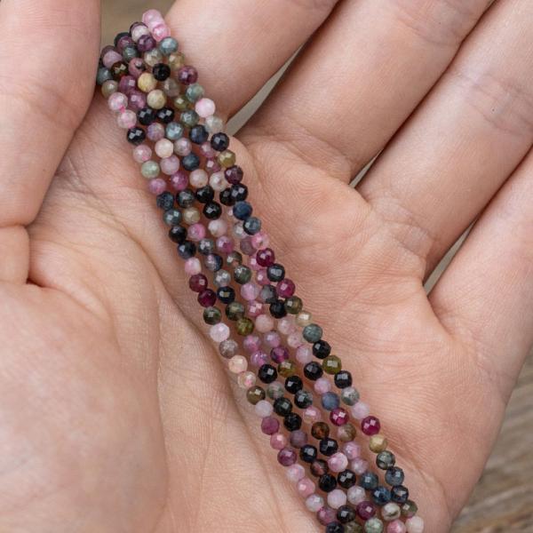 koralky-z-turmalinu-brusene-fazetovane-mix-farieb-2.5mm