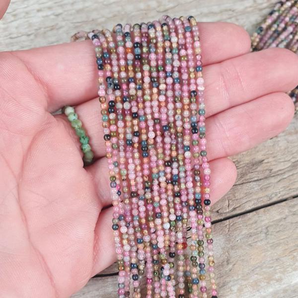 koralky-turmalin-mix-farieb-2mm-leskle