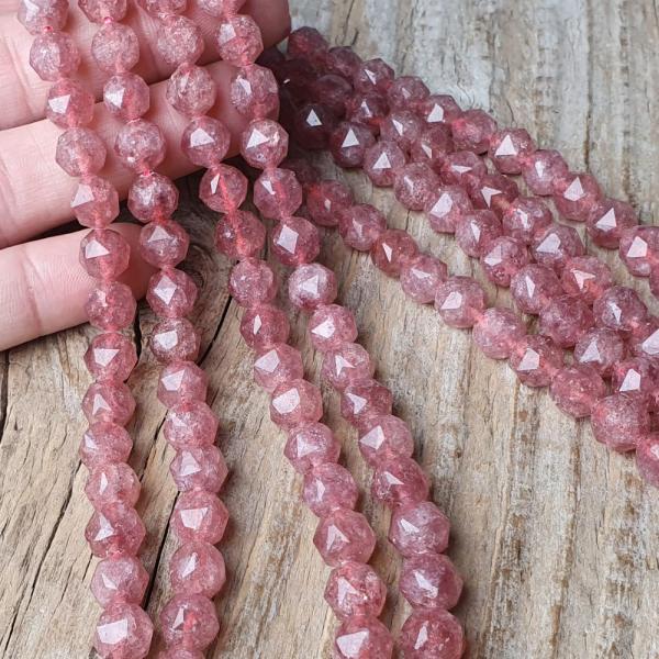 koralky-z-mineralu-kremen-jahodovy-8mm-diamantovy-vybrus-fazetovane-ruzove-leskle-goralky-