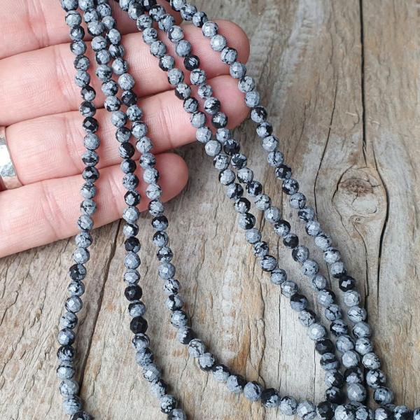 koralky-z-mineralu-obsidian-vlockovy-4,5mm-brusene-fazetovane-gulate-leskle-sedocierne-si