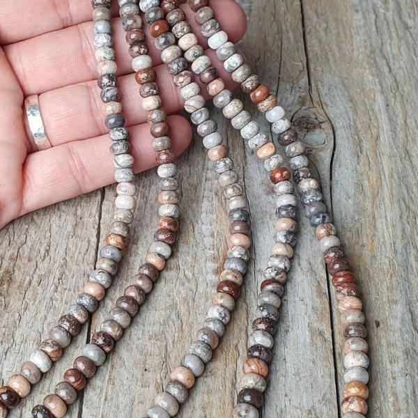 koralky-z-mineralu-skamenele-drevo-4x6mm-tucne-rondelky-leskle-hladke-strakate-sedohnede-