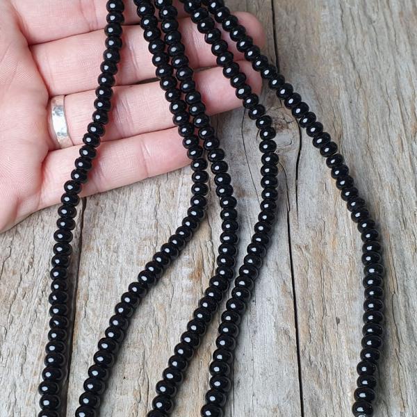 koralky-z-mineralu-obsidian-cierny-4x6mm-tucne-rondelky-cierne-leskle-nebrusene-hladke-ob