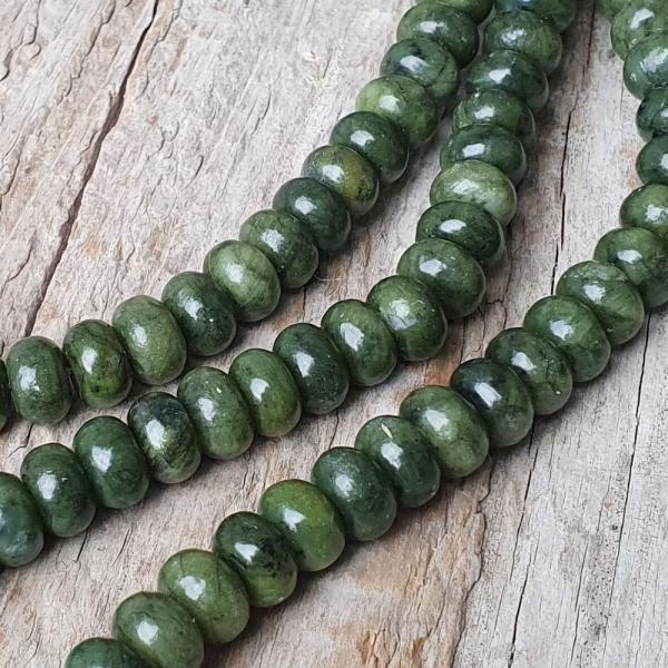 Jadeit Taiwan gyngyk 5x8 mm vastag rondellk flhosz zsinr