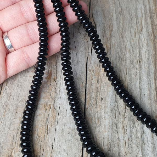 koralky-z-mineralu-onyx-rondelky-5x8mm-tucne-hrube-oble-leskle-cierne-pravidelne-goralky-