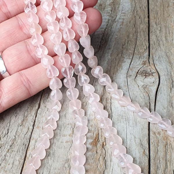 koralky-z-mineralu-ruzenin-srdiecka-brusene-8mm-svetloruzove-baby-pink-leskle-fazetovane-