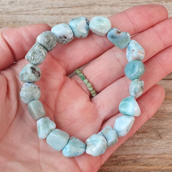 larimar-prirodny-naramok-na-gumicke