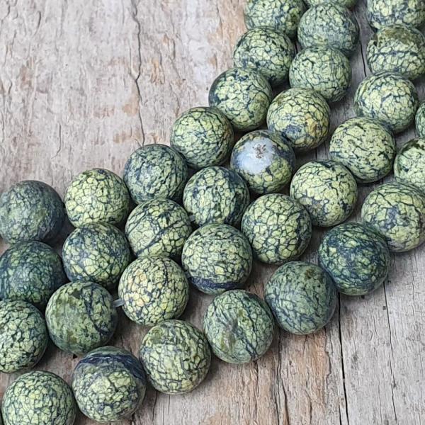 Szerpentin gyngyk 8 mm matt zsinr