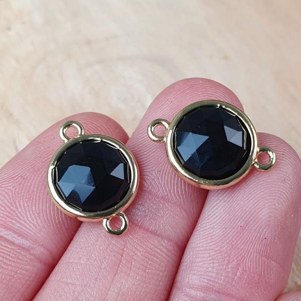 medzikus-z-mineralu-onyx-placka-so-zlatym-ramom-16x12mm-leskly-cierny-bruseny-vypukly
