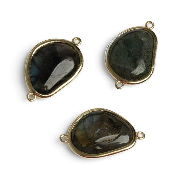 4194-Medzikus-labradorit-18x30mm-asymetricky-so-zlatym-ramom-2