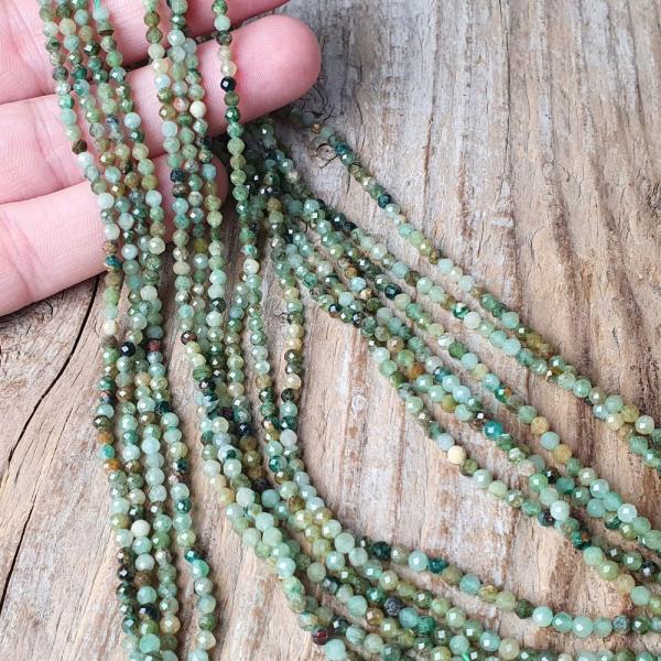 koralky-z-mineralu-euchlorit-3mm-brusene-zelene-hnede-gulate-africky-jadeit