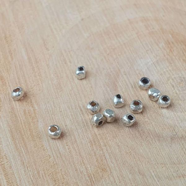 koralky-zo-striebra-ag925-minikoralky-strieborne-1,5x2mm-malinke-leskle-nepravidelne-hra