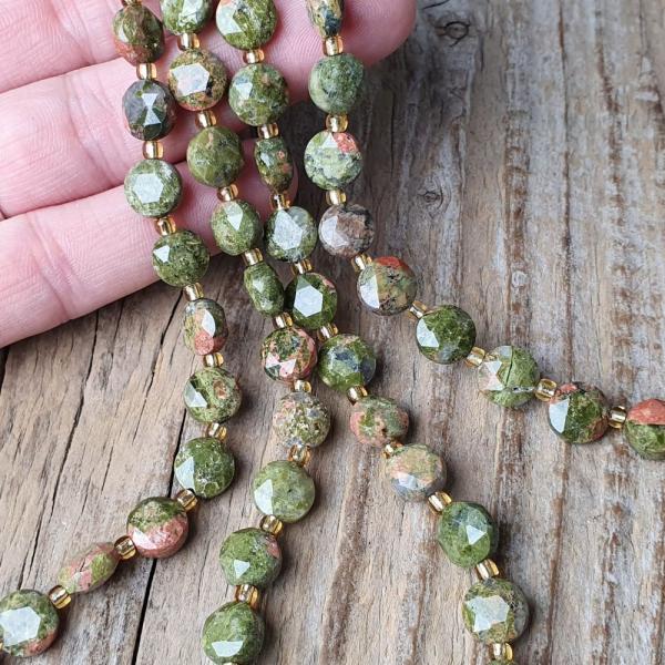koralky-z-mineralu-unakit-brusene-disky-8mm-leskle-ploche-okruhle-farebne-oranzovozelene-