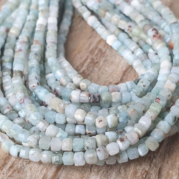 Larimar gyngyk 2,5 mm kockk csiszolt flhossz zsinr