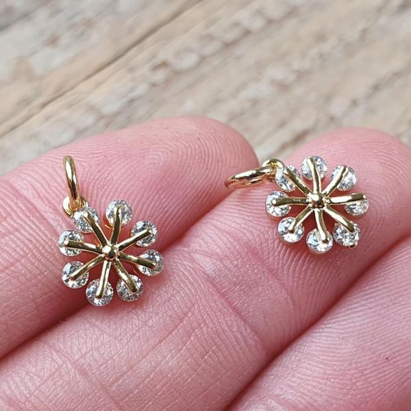 privesok-kvet-kvetinka-zlaty-leskly-s-bielymi-zirkonmi-ligotavy-9x3mm-mini-kvietok