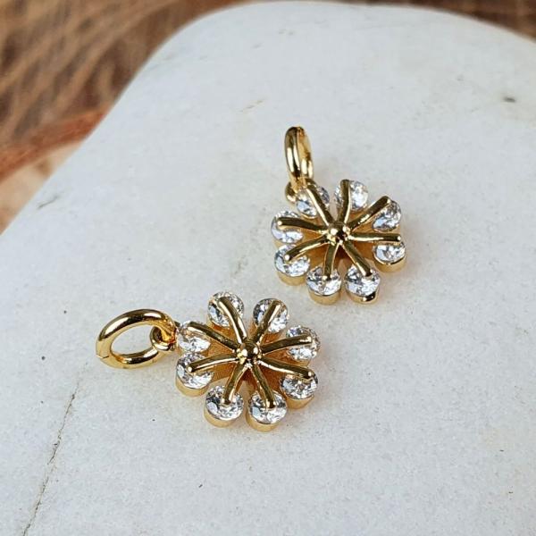 privesok-kvet-kvetinka-zlaty-leskly-s-bielymi-zirkonmi-ligotavy-9x3mm-mini-kvieto