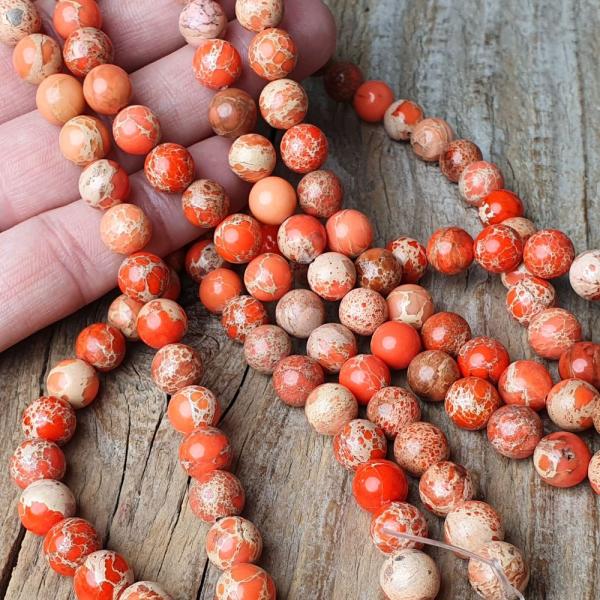 koralky-jaspis-regalit-oranzove-vyrazne-pomarancove-s-bezovou-kresbou-8mm-gulate-leskle-mr