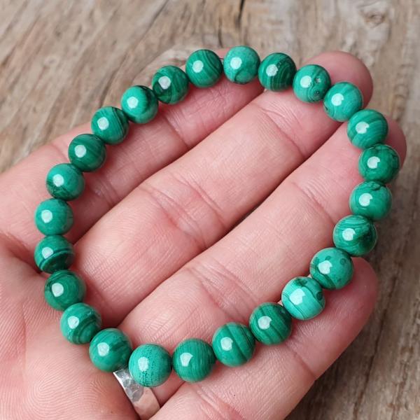 naramok-z-prirodneho-mineralu-malachit-svetly-svetlozeleny-8mm-leskly-elasticky-damsky