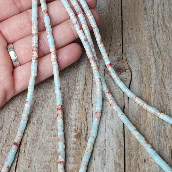 koralky-zo-syntetickeho-jaspisu-aqua-terra-4x2mm-heishi-rondelky-cervenotyrkysove-leskle-