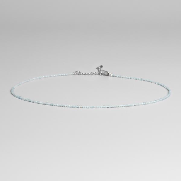 Nyakl�nc vil�gos apatitb�l 2-3 mm