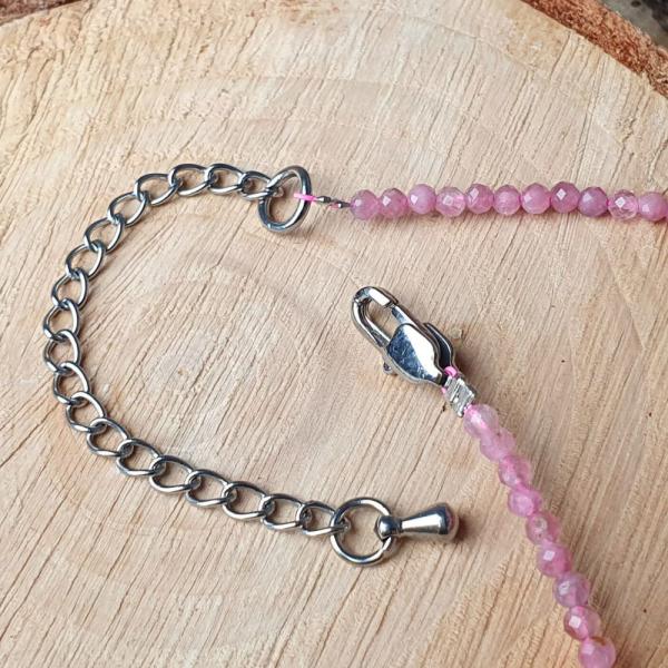 nahrdelnik-z-prirodneho-mineralu-ruzovy-turmalin-2-3mm-leskly-elegantny-so-zapinanim-dam