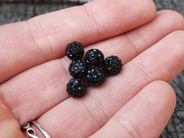 koralka_na_shamballa_naramky_6mm_cierna